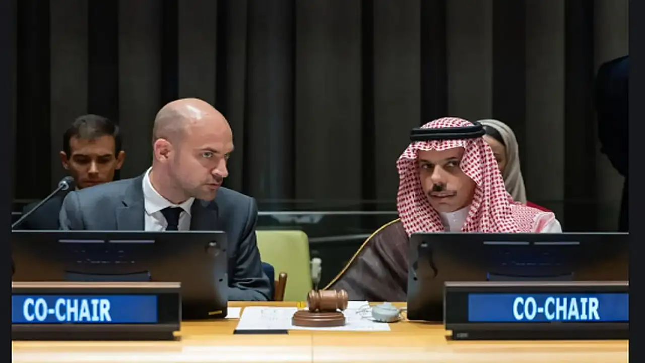 المبادرة السعودية الفرنسية تضع أمريكا بموقف محرج وخبير سياسي يكشف كواليس التحرك